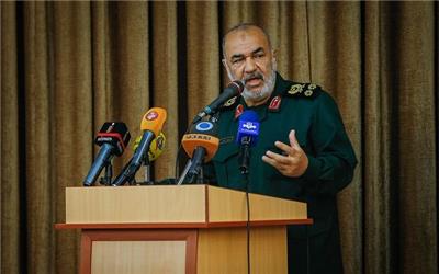 بسیج همه معادلات رویارویی انقلاب با استکبار را تغییر می‌دهد