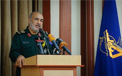 غرب‌زده‌ها پیاده کننده سیاست‌ دشمن هستند