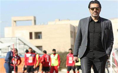 در داخل و خارج زمین برای قهرمانی پرسپولیس تلاش می‌کنیم