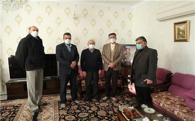 دیدار و تکریم شهردار و رئیس شورای اسلامی شهر اندیشه  از خانواده سرگرد خلبان شهید علی بلورخانی