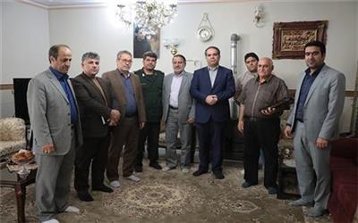 مسئولین شهر اندیشه با خانواده معزز شهید " داود صدری" و جانباز سر افراز مرتضی پیمانی دیدار کردند