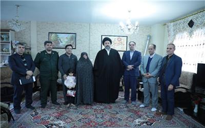 مسئولین شهر اندیشه با خانواده معزز " شهید علیرضا خادمی و شهید حمید حبیبی نیا " دیدار کردند
