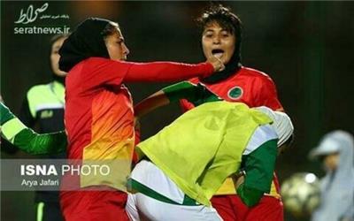 کتک کاری دختران فوتبالیست ایرانی در اصفهان +تصاویر